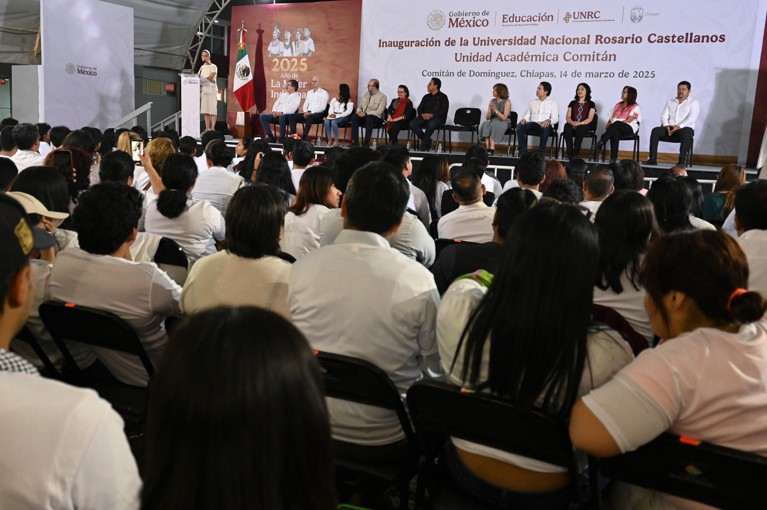 El rector Ricardo Villanueva acompaña a la presidenta Claudia Sheinbaum en la inauguración de la Universidad Rosario Castellanos en Chiapas