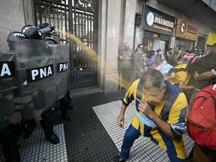 Hinchadas de fútbol, la inesperada oposición al ajuste de Milei en Argentina