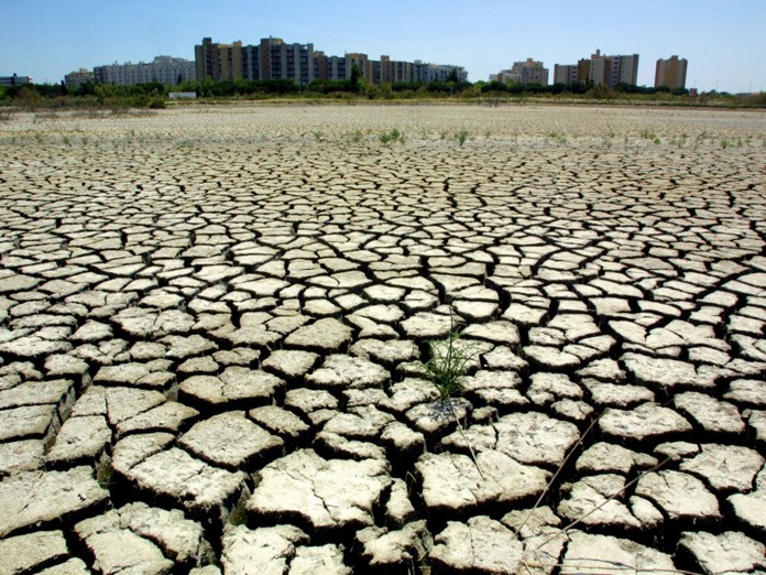 Desastres climáticos obligan a personas a huir en cifras récord, alerta la ONU