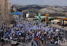 Miles de israelíes manifiestan contra Netanyahu en Jerusalén