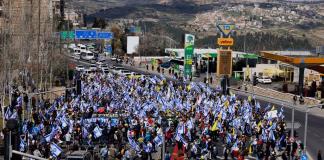 Miles de israelíes manifiestan contra Netanyahu en Jerusalén