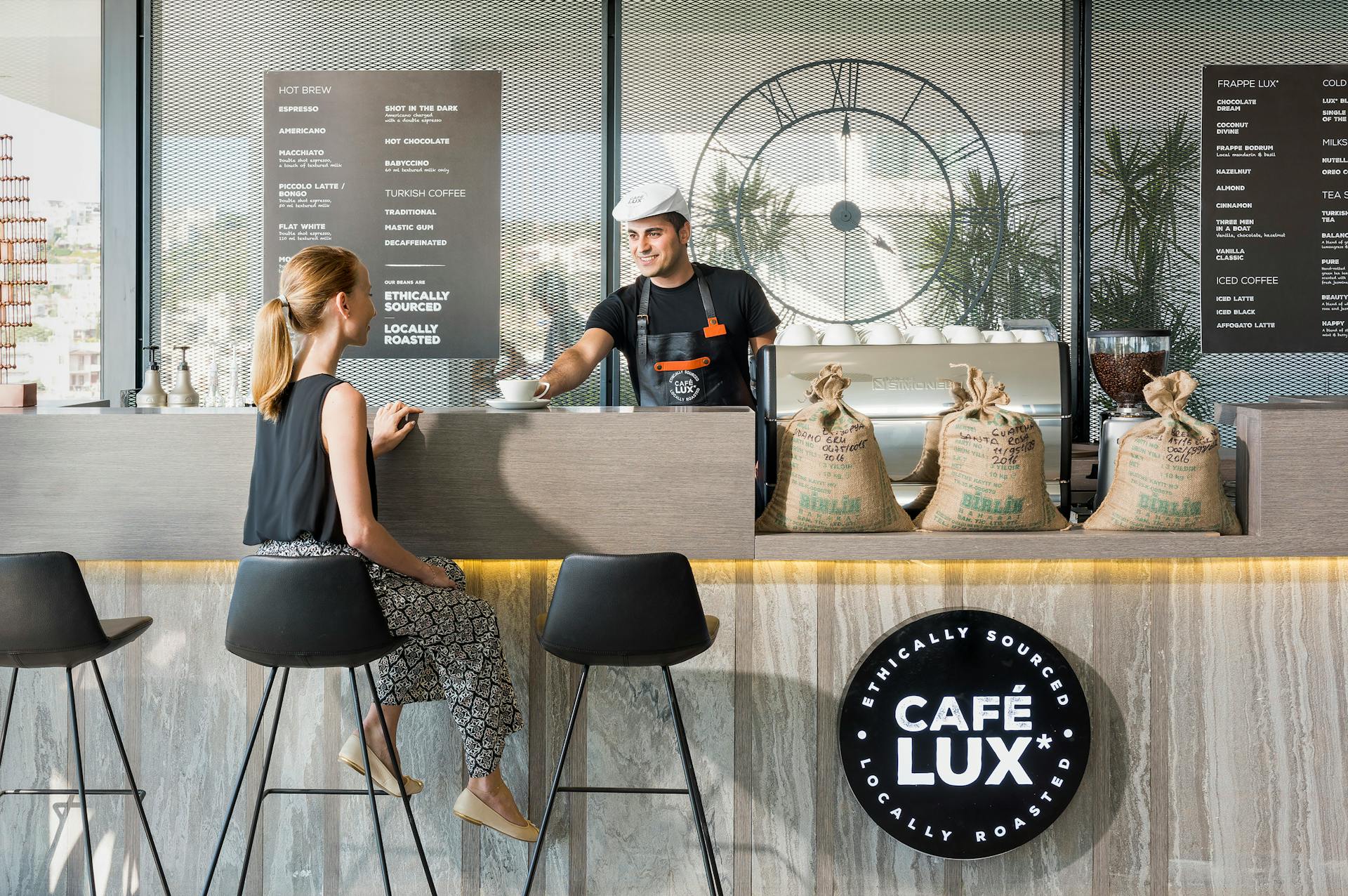 ¿Por qué cada vez más cafeterías alemanas prohíben uso de portátiles?