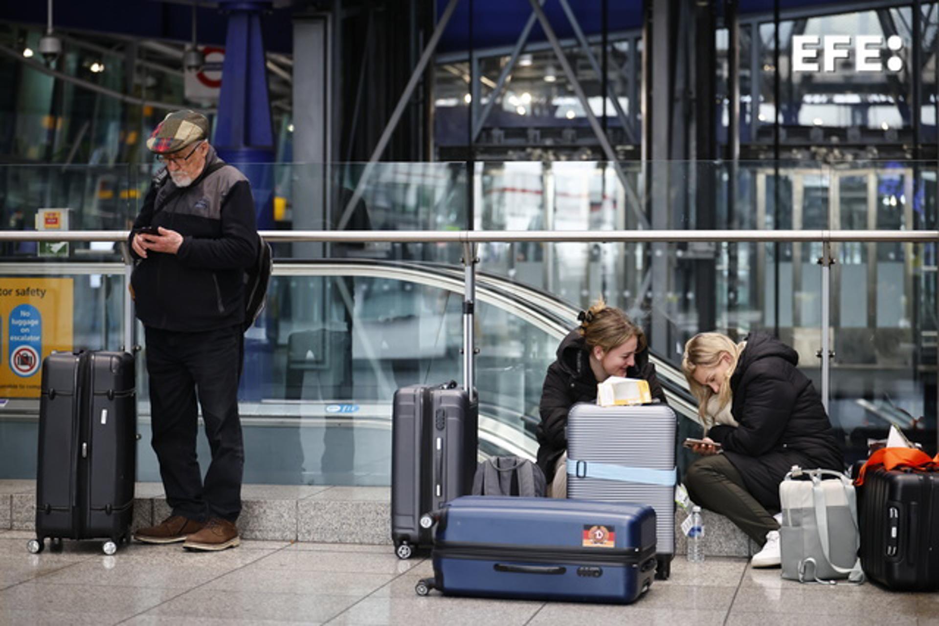 El cierre de Heathrow colapsa el tráfico aéreo global y deja interrogantes por resolver