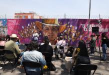 Develan mural en memoria de Miroslava Breach, periodista mexicana asesinada en 2017