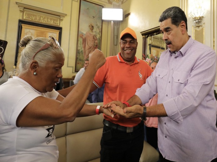 Presidente venezolano se reunió con familiares de jóvenes detenidos en El Salvador