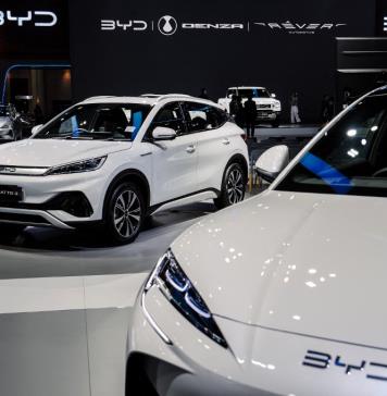 México plantea arancel de 50% a autos chinos en medio de presiones de EEUU