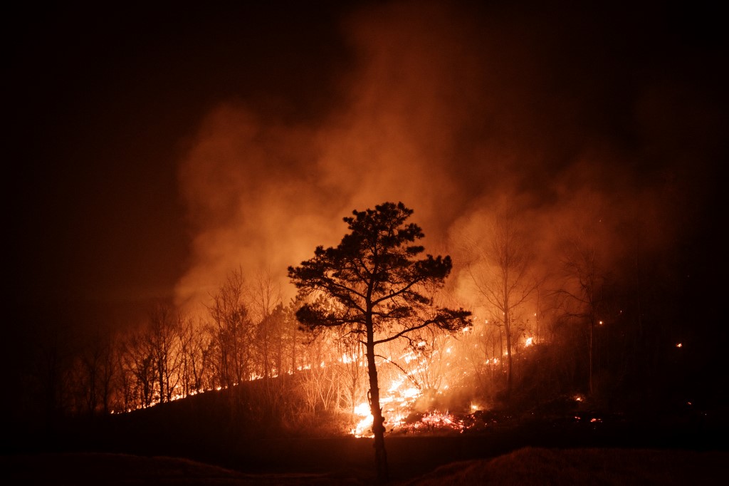 Incendio forestal en Canadá deja dos muertos y 1.000 evacuados Incendio forestal en Canadá deja dos muertos y 1.000 evacuados