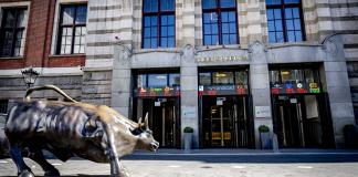 Sigue el desplome de las bolsas y el petróleo después de que China anunciara nuevos aranceles a EEUU