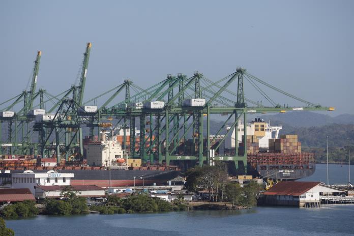 El Canal de Panamá licitará un proyecto para el transporte de productos energéticos