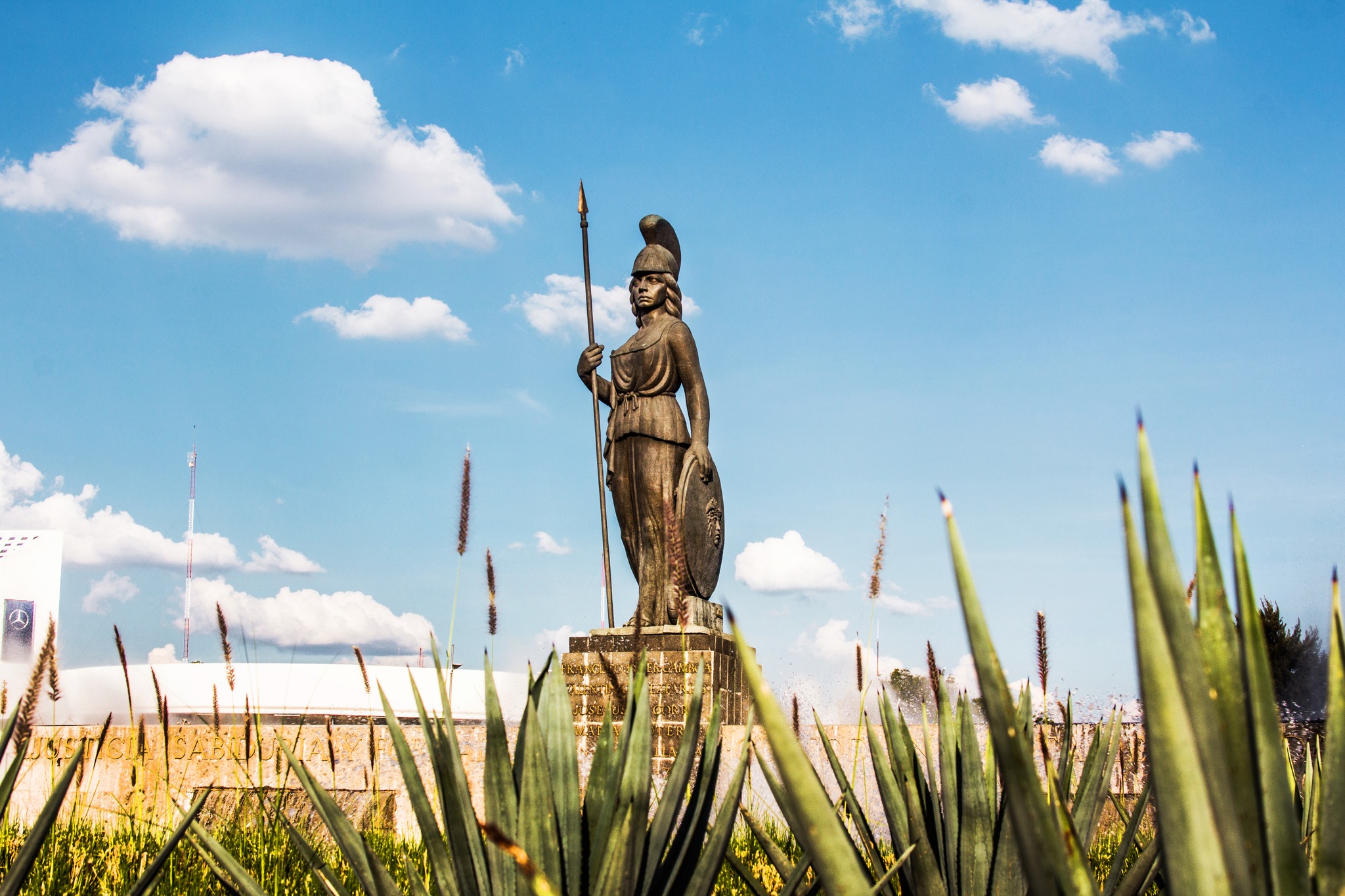 Reflexionan sobre el valor identitario e histórico del alumbrado navideño en las calles de Guadalajara