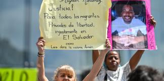 Deportaciones a El Salvador crean agujero negro sin garantía legal, alertan activistas