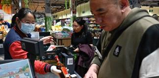China crece por encima de lo esperado antes de la escalada arancelaria de Trump