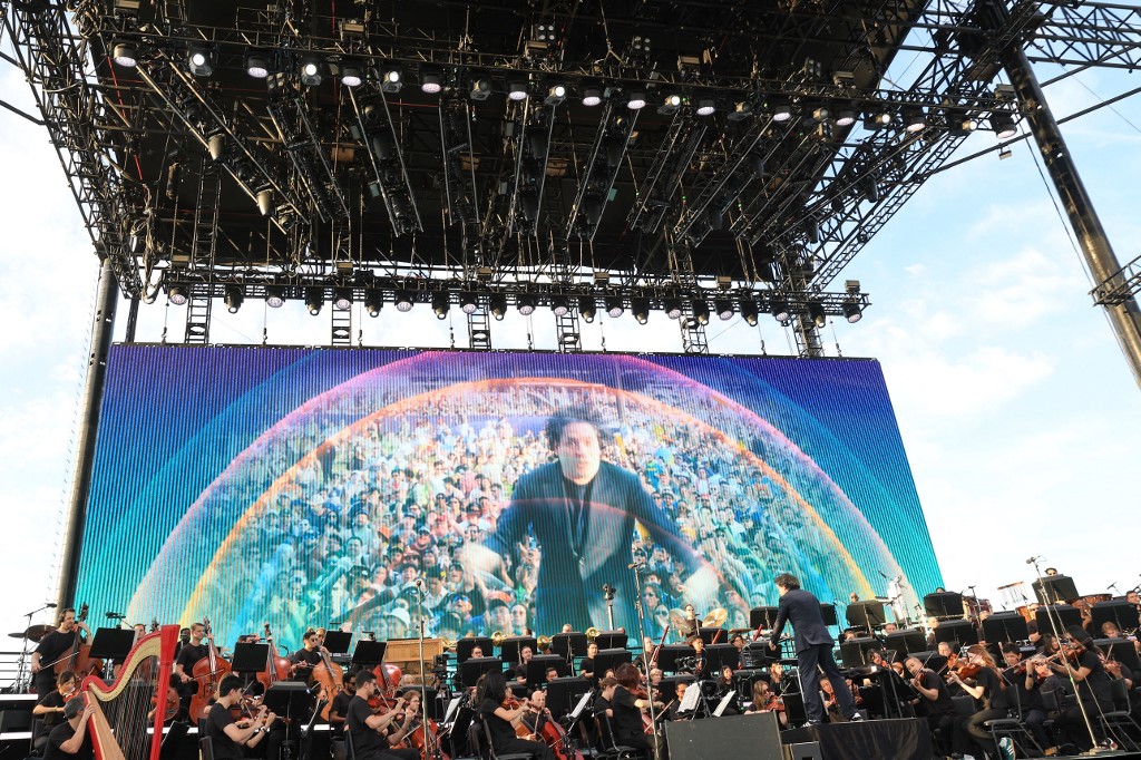 Dudamel, el director de orquesta superestrella que tiende puentes con el pop