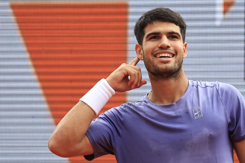Abran paso a los campeones: Alcaraz y Swiatek pisan fuerte en Roland Garros Abran paso a los campeones: Alcaraz y Swiatek pisan fuerte en Roland Garros