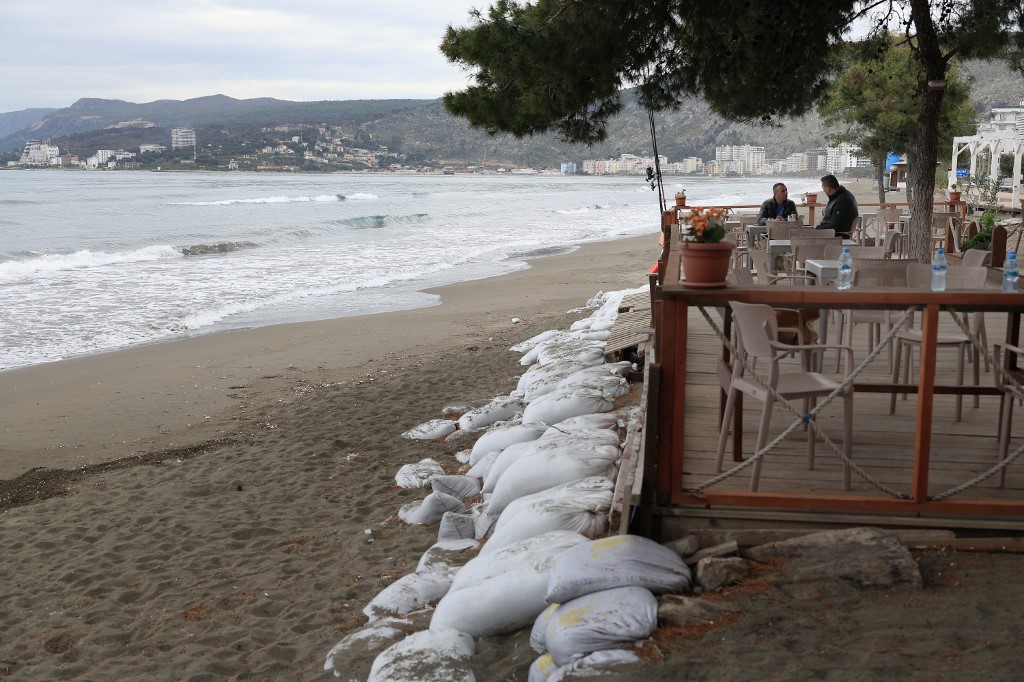 El calentamiento global y el boom turístico amenazan el litoral de Albania El calentamiento global y el boom turístico amenazan el litoral de Albania