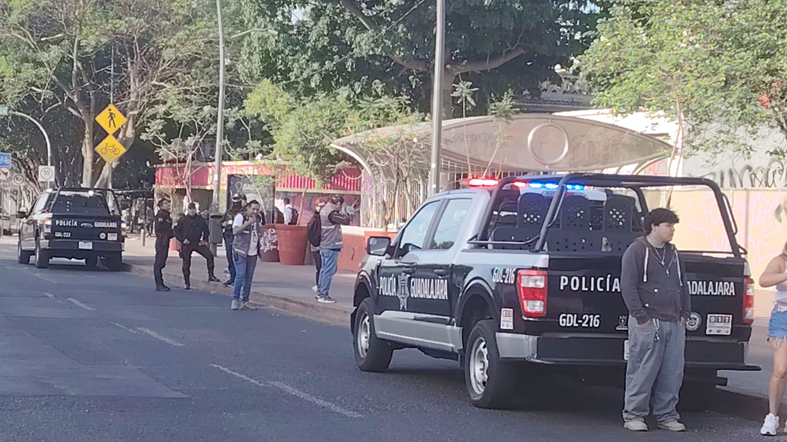 De nuevo, comerciantes del Parque Rojo protestan y cierran vialidades De nuevo, comerciantes del Parque Rojo protestan y cierran vialidades
