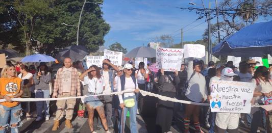 De nuevo, comerciantes del Parque Rojo protestan y cierran vialidades