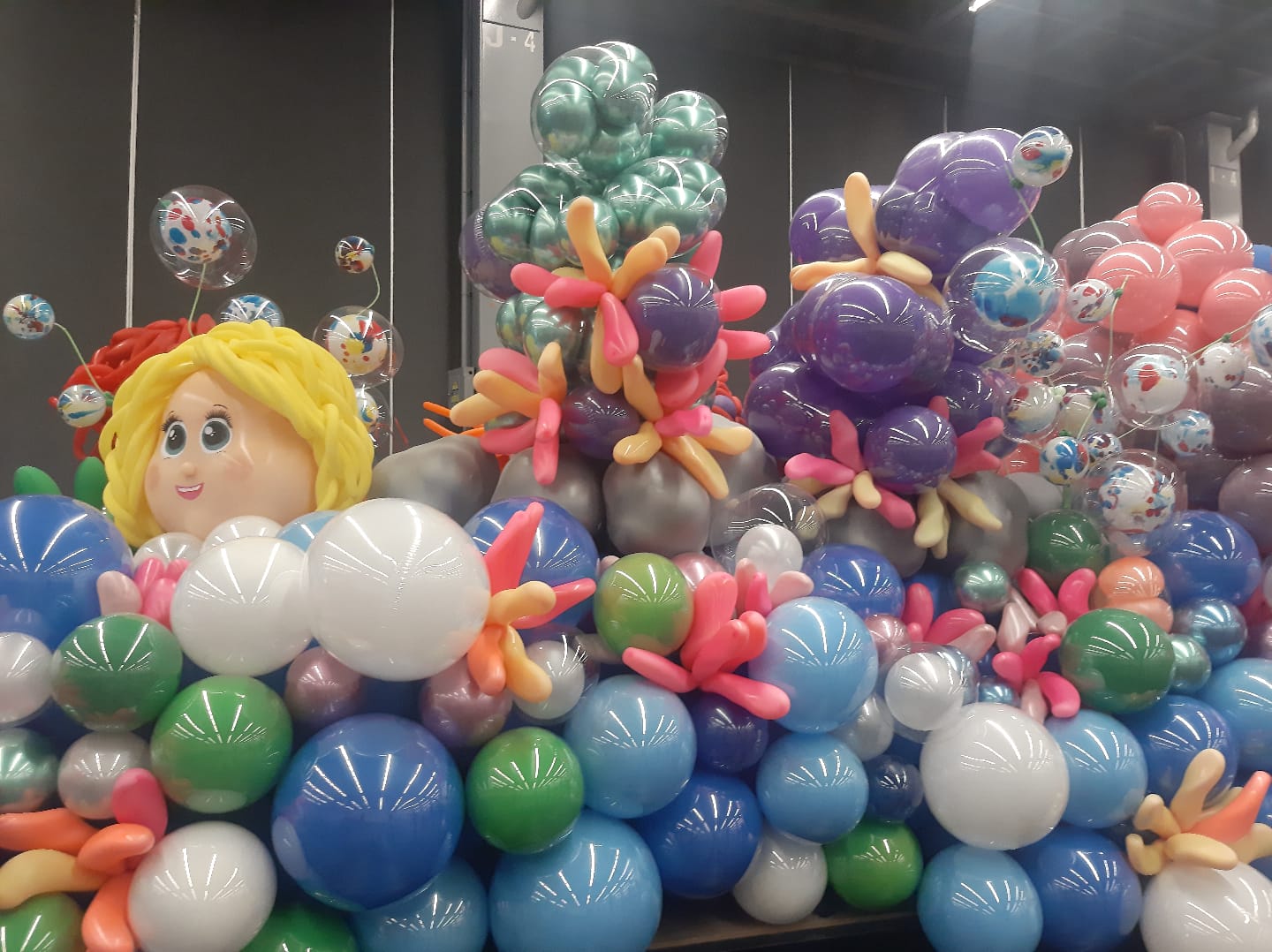 Animales marinos gigantes de globo desfilan en Guadalajara Animales marinos gigantes de globo desfilan en Guadalajara