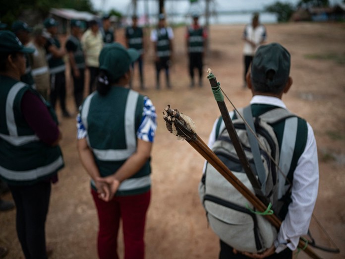 La pequeña guardia indígena que vigila el bosque amazónico en Perú La pequeña guardia indígena que vigila el bosque amazónico en Perú