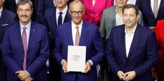 Conservadores y socialdemócratas firman su contrato de gobierno en Alemania