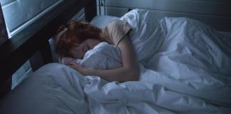 ¿Por qué algunas personas descansan con 4-6 horas de sueño? La genética podría explicarlo