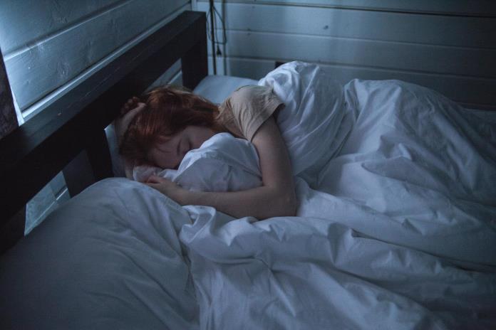 ¿Por qué algunas personas descansan con 4-6 horas de sueño? La genética podría explicarlo