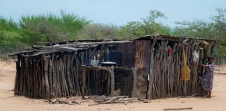Desamparo en un desierto de Colombia: indígenas y migrantes padecen recortes de Trump
