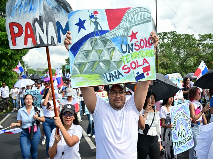 Miles marchan en Panamá contra presencia militar de EEUU y reapertura de mina Miles marchan en Panamá contra presencia militar de EEUU y reapertura de mina