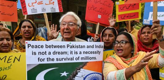 India bombardeó sitios terroristas en Pakistán, anuncia el gobierno