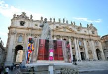 Cardenales se encierran en la Capilla Sixtina para elegir sucesor de Francisco