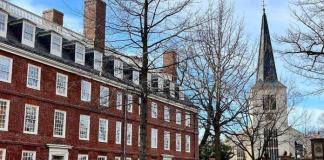 Miedo y orgullo en Harvard, que se atrinchera ante la guerra declarada por Trump