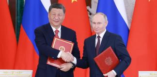Putin y Xi muestran su sintonía en el Kremlin, Ucrania denuncia la violación de la tregua