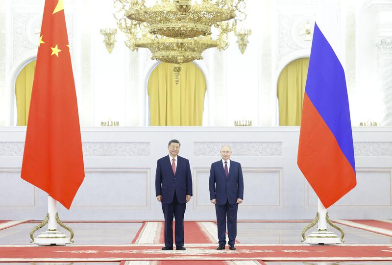 Putin y Xi muestran su sintonía en el Kremlin, Ucrania denuncia la violación de la tregua Putin y Xi muestran su sintonía en el Kremlin, Ucrania denuncia la violación de la tregua