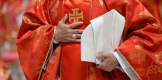 Fumata blanca en el Vaticano, hay un nuevo papa