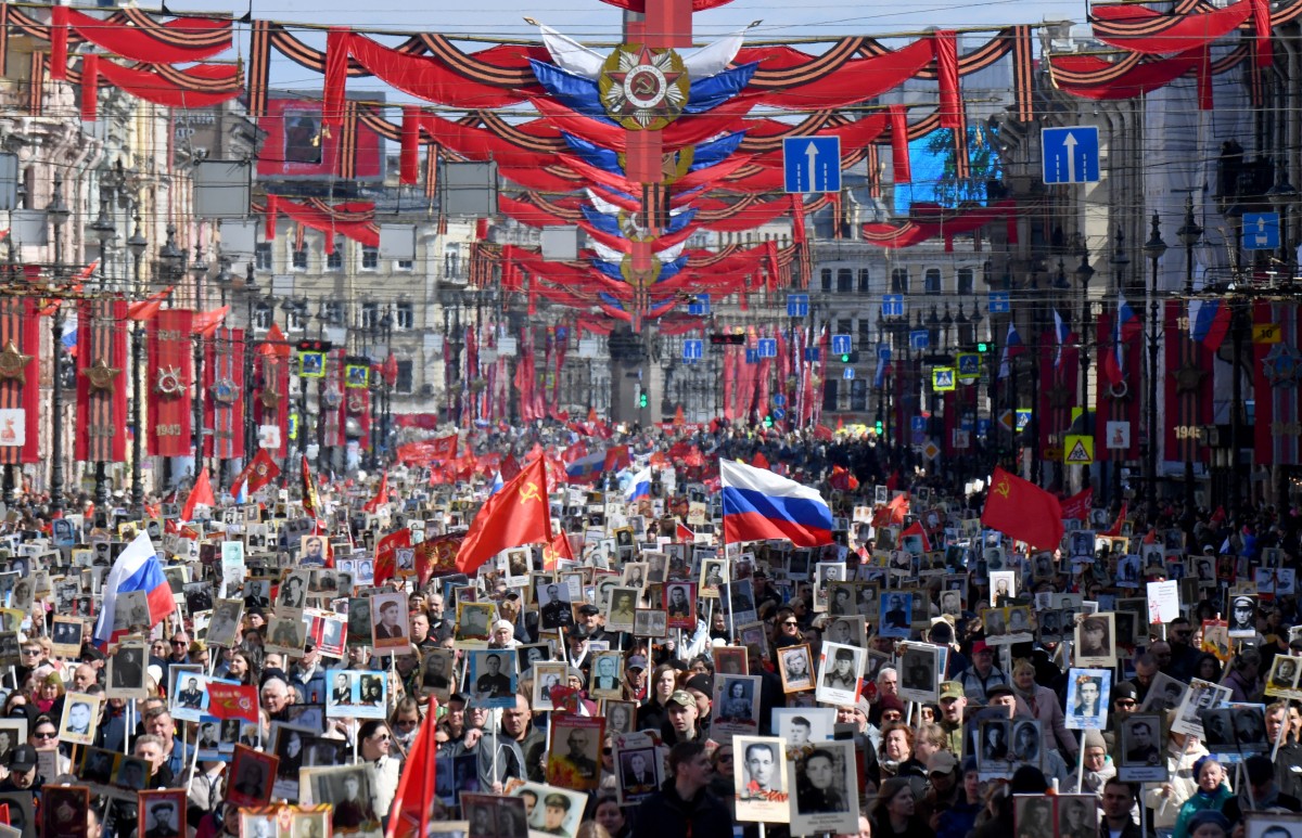 Putin rinde homenaje a los soldados rusos en Ucrania en un multitudinario desfile por el Día de la Victoria Putin rinde homenaje a los soldados rusos en Ucrania en un multitudinario desfile por el Día de la Victoria