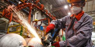 Trump sugiere reducir al 80% los aranceles impuestos a productos chinos