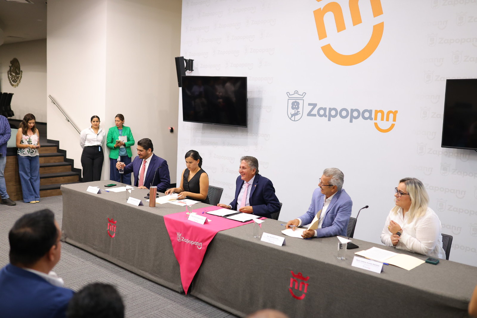 Zapopan y Cimtra firman convenio por la transparencia y la rendición de cuentas Zapopan y Cimtra firman convenio por la transparencia y la rendición de cuentas