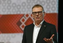 Nobel James Robinson resalta necesidad de instituciones sólidas para desarrollo de México
