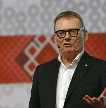 Nobel James Robinson resalta necesidad de instituciones sólidas para desarrollo de México