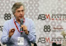 México saldría beneficiado del conflicto arancelario con políticas correctas, dice experto
