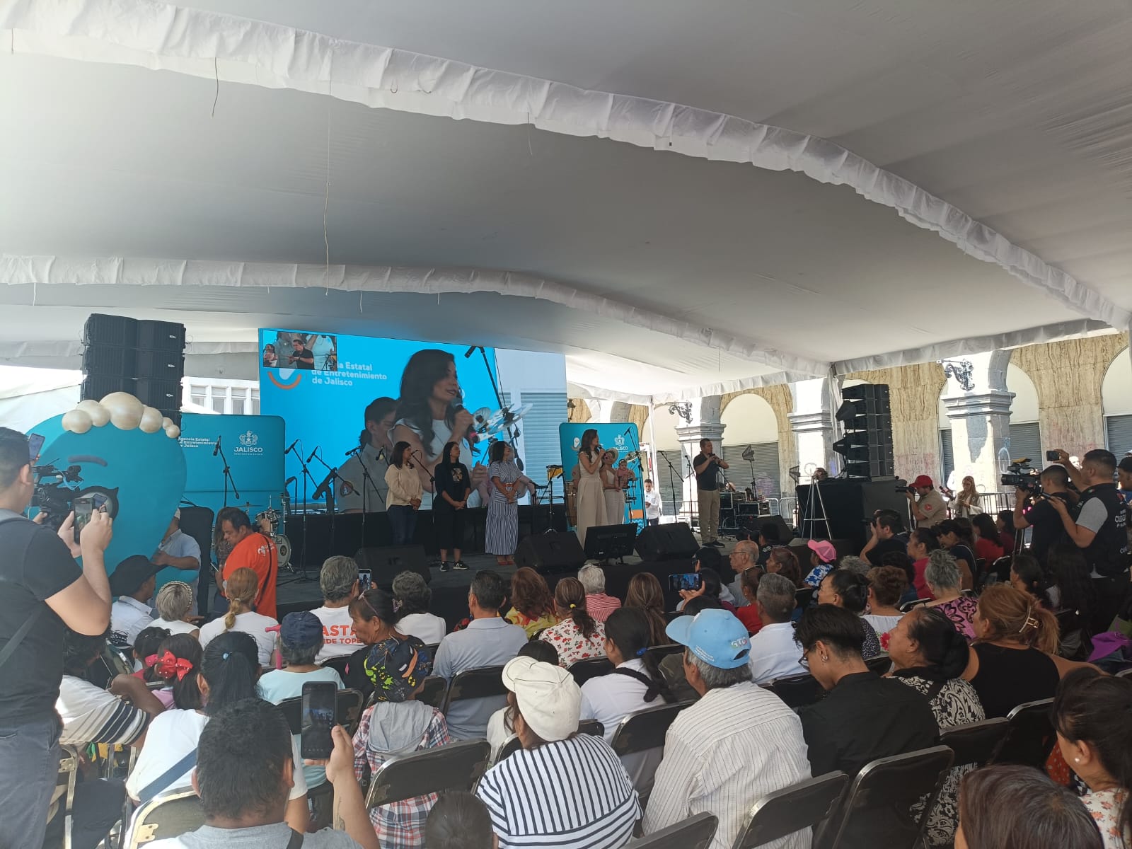 Verónica Delgadillo proyecta más apoyos a madres jefas de familia Verónica Delgadillo proyecta más apoyos a madres jefas de familia
