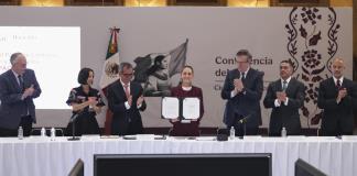 Renuevan acuerdo con empresarios para mitigar inflación en 24 productos básicos
