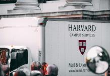 Jueza mantiene suspensión del veto de Trump a estudiantes extranjeros en Harvard
