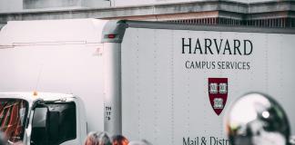 Jueza mantiene suspensión del veto de Trump a estudiantes extranjeros en Harvard
