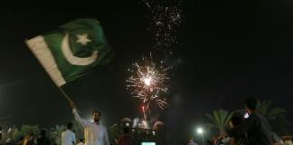 Pakistán e India acuerdan extender cese al fuego hasta el 18 de mayo, anuncia canciller paquistaní