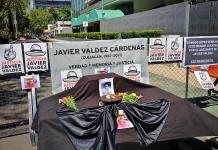 Protestan en embajada de EEUU tras 8 años del crimen del periodista mexicano Javier Valdez