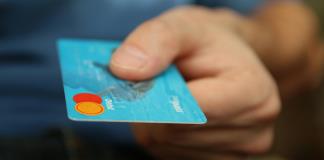 El 71% de las mujeres en los países árabes no tiene cuenta de banco ni usa dinero móvil