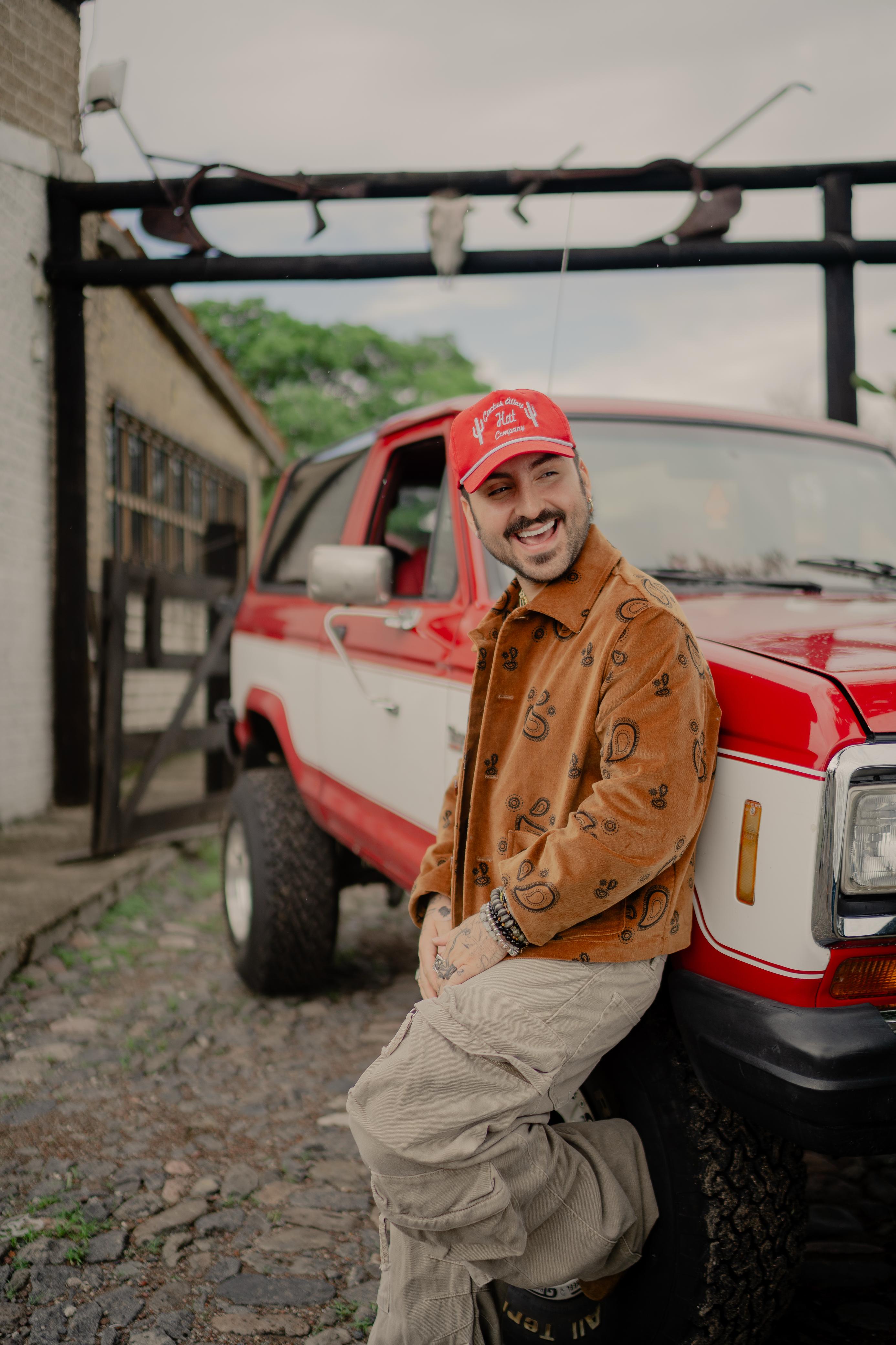 Ramón Fernández lanza su EP “Para Ti” y rinde homenaje al legado de su abuelo Vicente Fernández Ramón Fernández lanza su EP “Para Ti” y rinde homenaje al legado de su abuelo Vicente Fernández