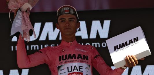 Isaac del Toro primer mexicano en liderar el Giro de Italia