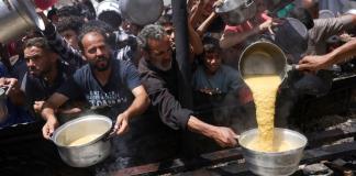 Nueve camiones con ayuda humanitaria autorizados a entrar en Gaza, una gota en el océano, dice la ONU